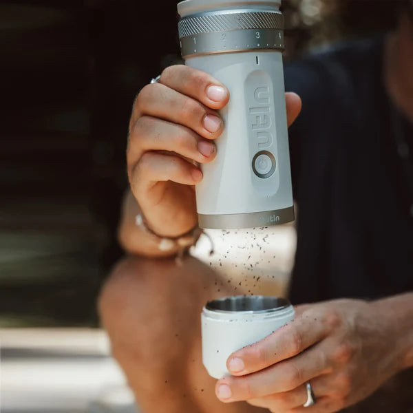 Outin Fino portable electric coffee grinder in white finish grinding process