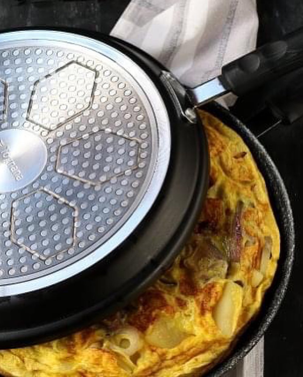 Tognana Non-Stick Double Pan Omelette Cm 26 Sphera - Cookette