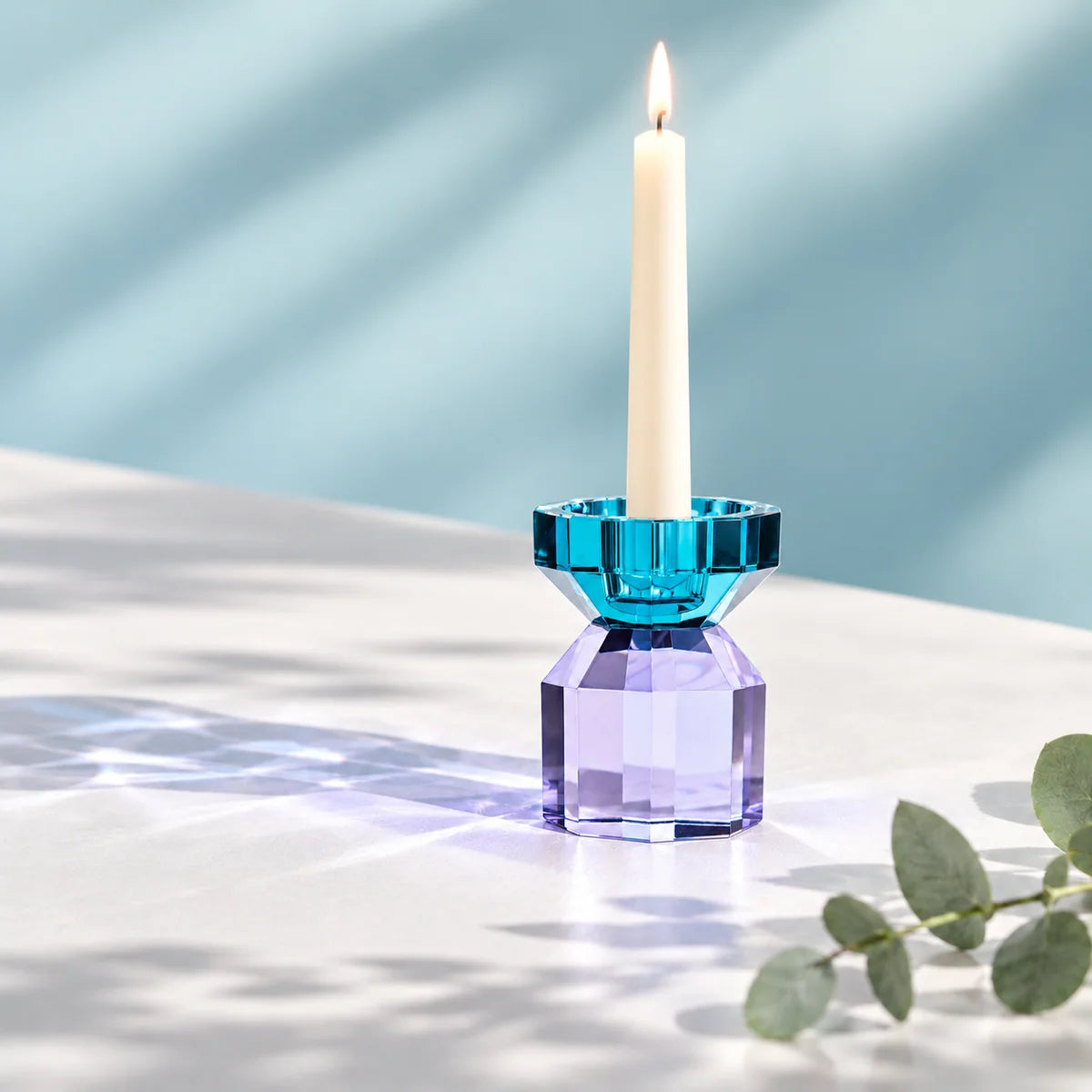 Touche Déco Iris Hourglass Crystal Taper Candle Holder – Teal Lumina Collection