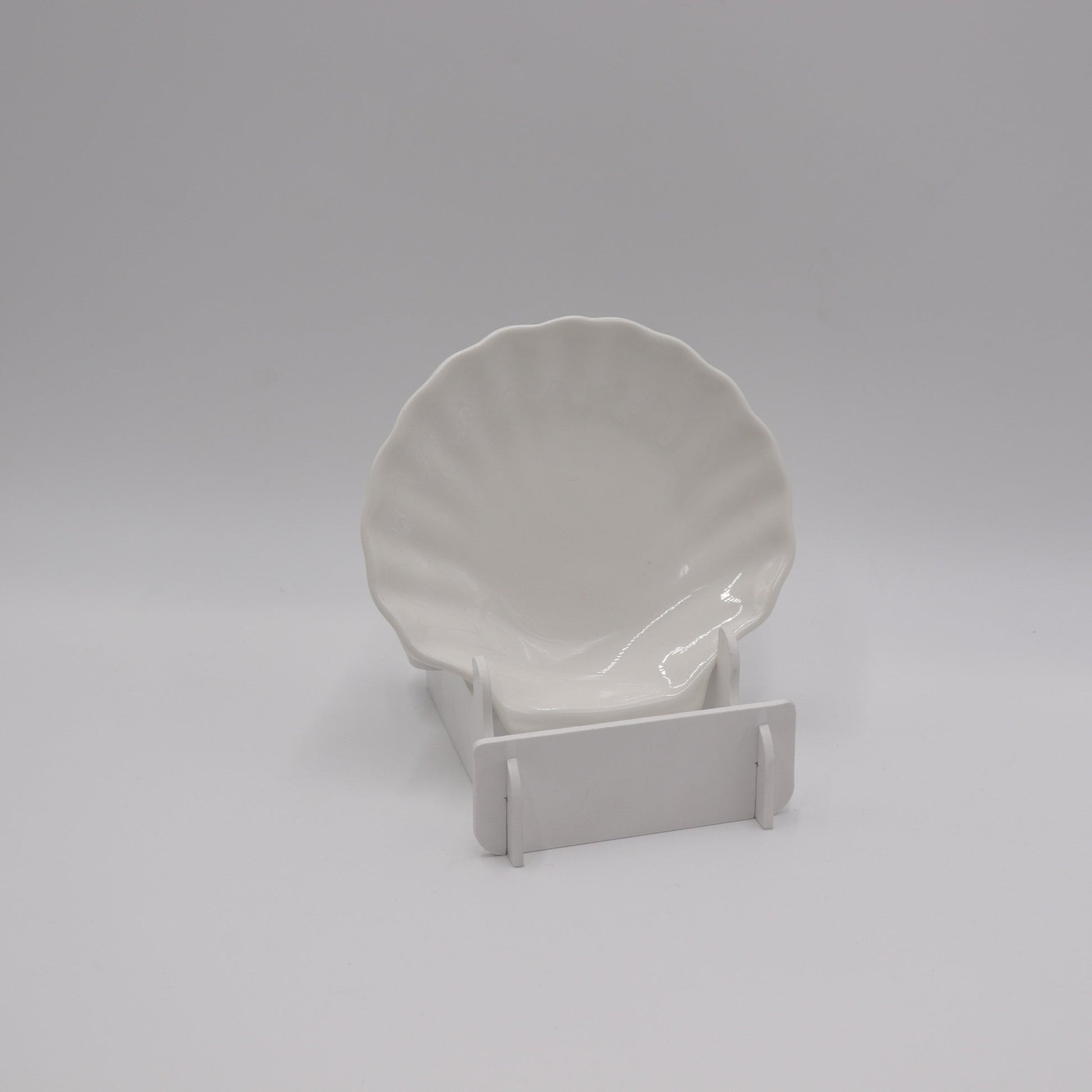 White ceramic 5" shell dish - Cookette