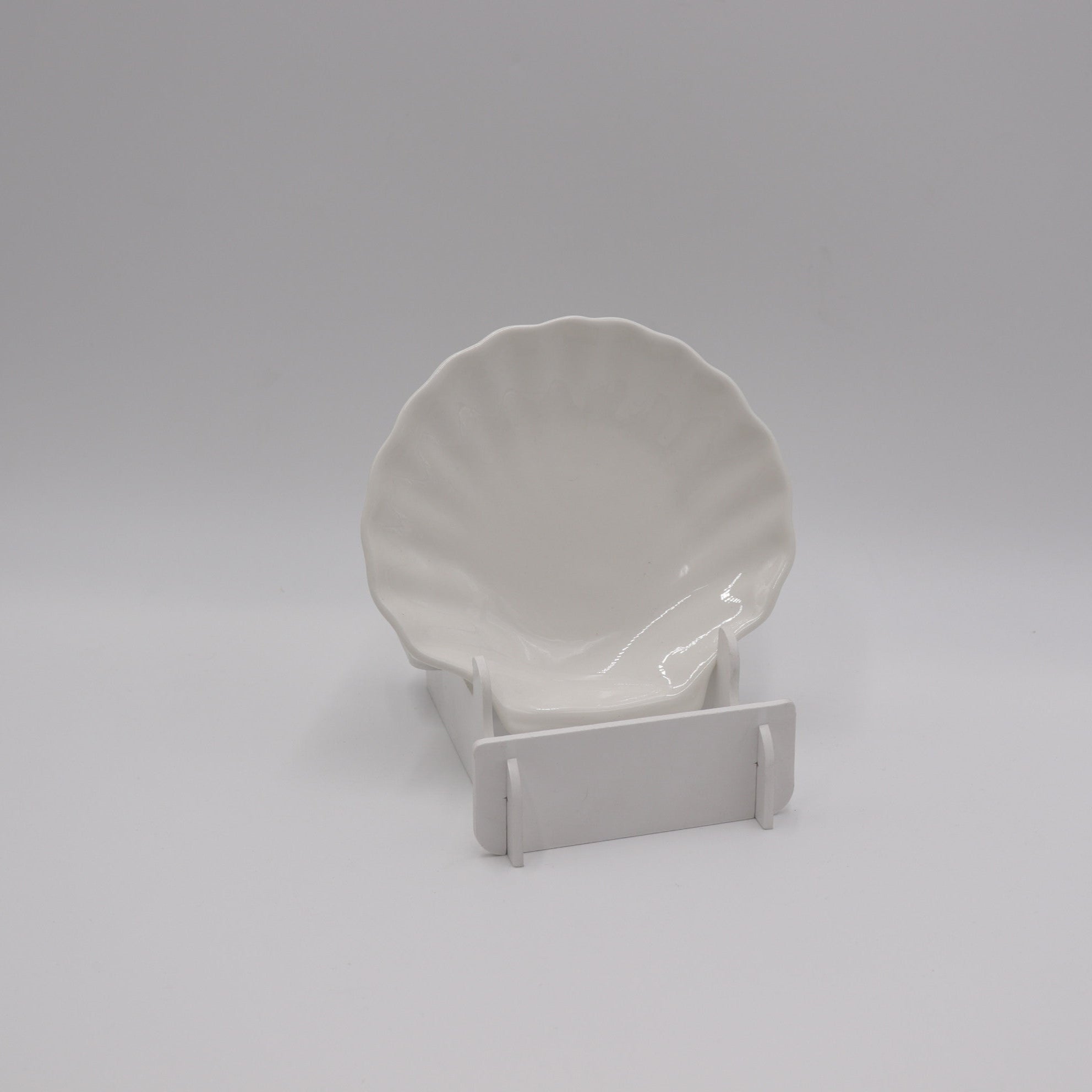 White ceramic 5" shell dish - Cookette