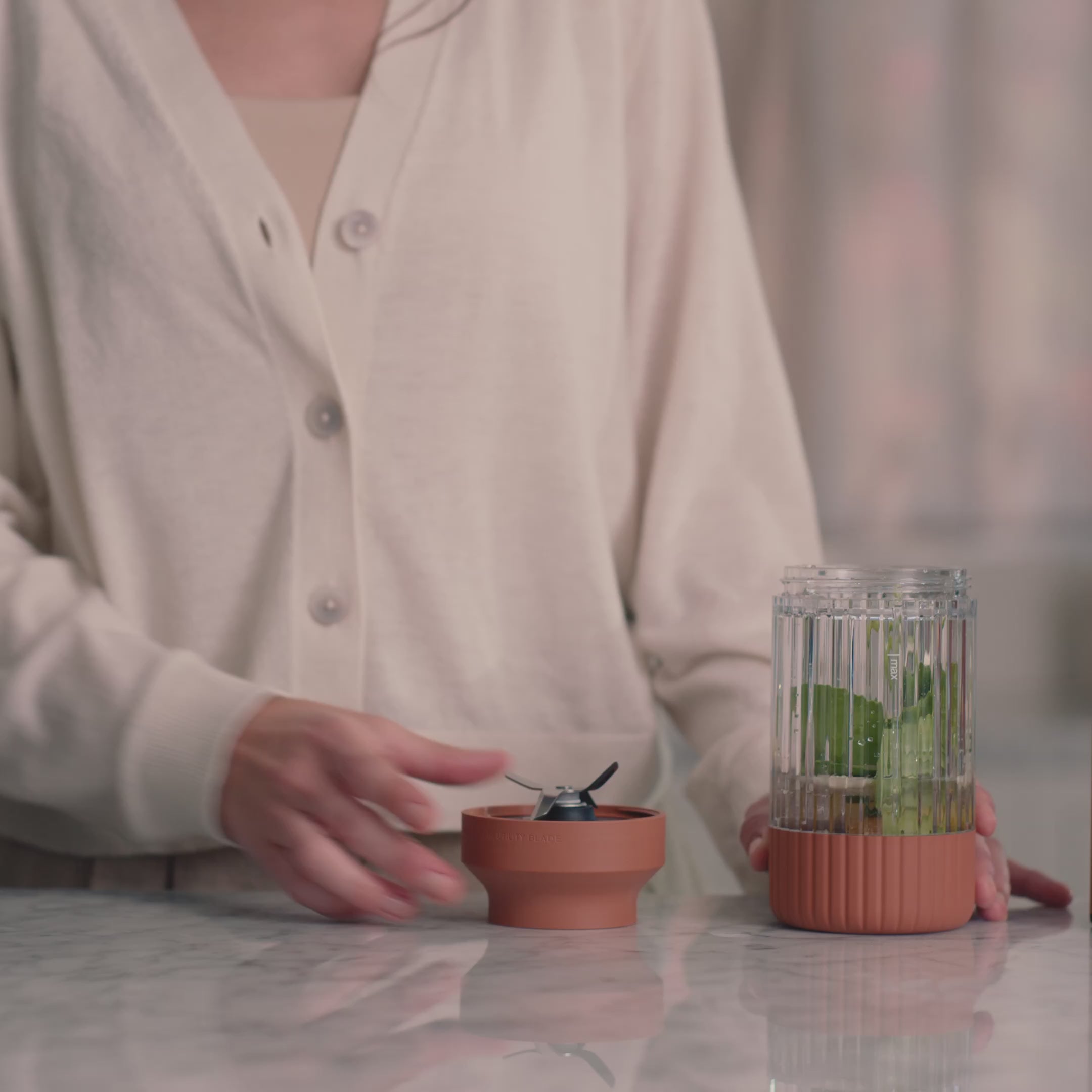 Load video: Beast Mighty Blender 850 Plus