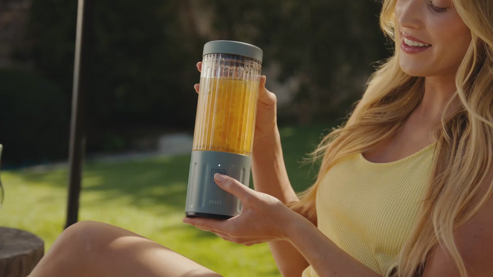 Load video: Beast GO Cordless Portable Blender - 640ML | Powerful 3-Cell Battery &amp; Travel Ready