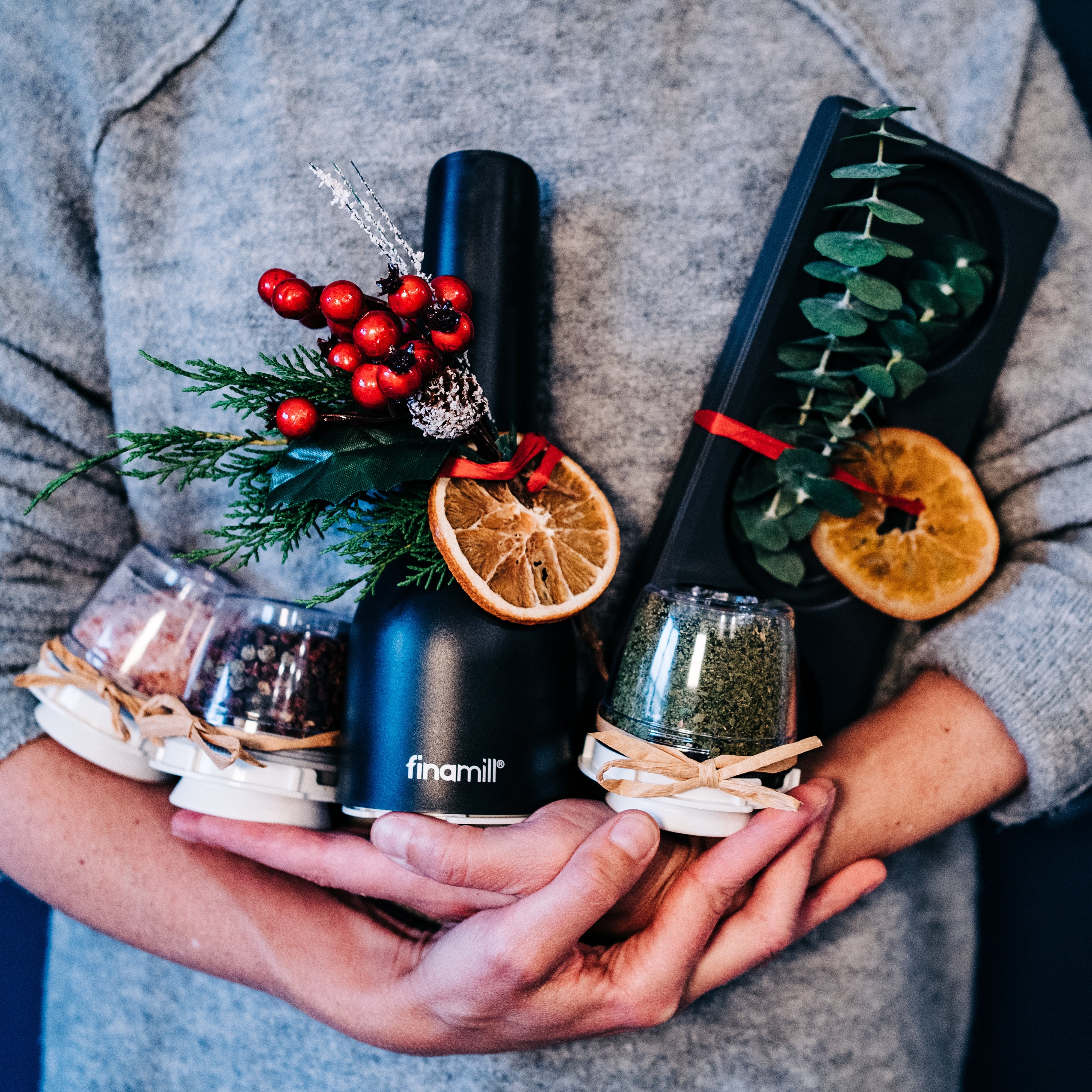 Finamill Battery Operated Spice Grinder w/two pods- Midnight Black